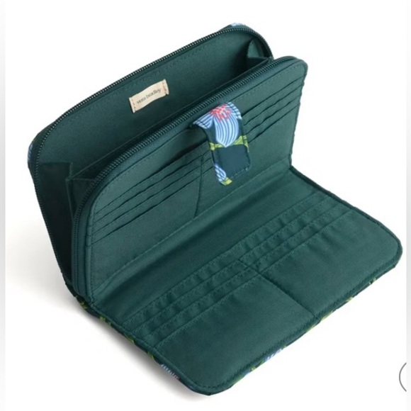 Vera Bradley Women's Outlet Ultralight Essential Tab Wallet - Picture 2 of 10